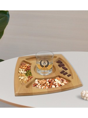 BK Kişiye Özel Çelenk Baş Harfli Isimli Viski Bardağı ve Doğal Masif Ahşap 4 Bölmeli Sunum Tabağı Çerezlik Hediye Seti-1