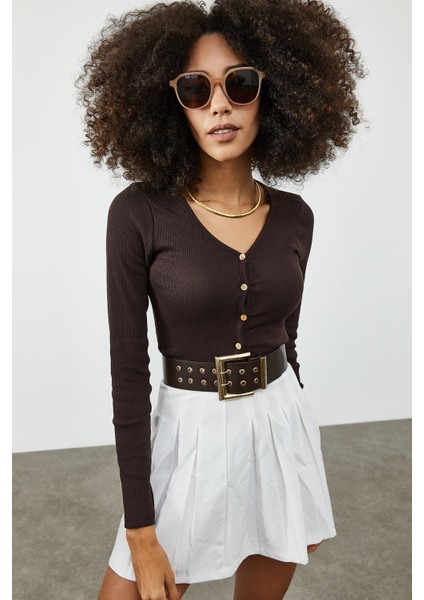 Kahverengi Düğme Detaylı Kaşkorse Bluz 2KXK2-45832-18