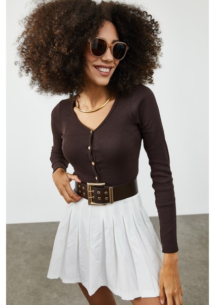 Kahverengi Düğme Detaylı Kaşkorse Bluz 2KXK2-45832-18 fiyatları