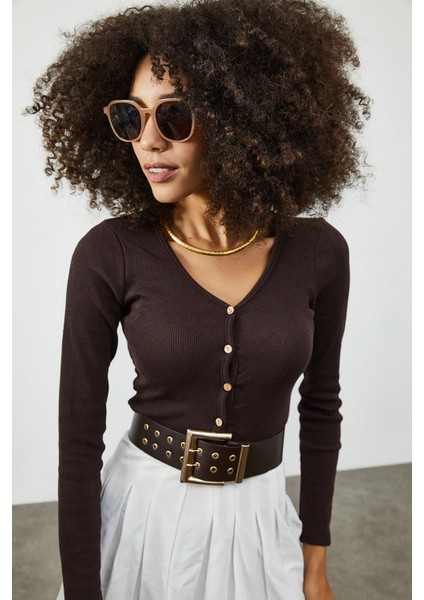 Kahverengi Düğme Detaylı Kaşkorse Bluz 2KXK2-45832-18 indirimleri