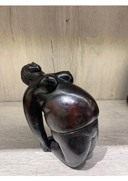 Yoga Yapan Şişman Kadın Heykeli Büyük Boy - 25 cm - Model 3 fiyatları