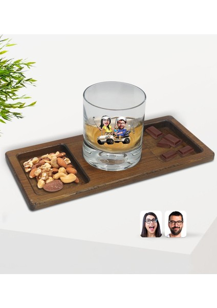 Kişiye Özel Sevgililer Karikatürlü Viski Bardağı ve Doğal Masif Ahşap Dikdörtgen Sunum Tabağı Çerezlik Hediye Seti-96