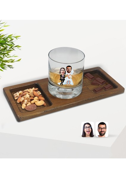 Kişiye Özel Sevgililer Karikatürlü Viski Bardağı ve Doğal Masif Ahşap Dikdörtgen Sunum Tabağı Çerezlik Hediye Seti-16