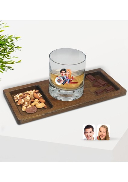 Kişiye Özel Sevgililer Karikatürlü Viski Bardağı ve Doğal Masif Ahşap Dikdörtgen Sunum Tabağı Çerezlik Hediye Seti-11