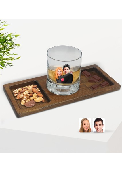 Kişiye Özel Sevgililer Karikatürlü Viski Bardağı ve Doğal Masif Ahşap Dikdörtgen Sunum Tabağı Çerezlik Hediye Seti-88