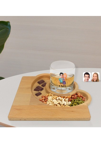 Kişiye Özel Sevgililer Karikatürlü Viski Bardağı ve Doğal Masif Ahşap Yarım Ay Sunum Tabağı Çerezlik Hediye Seti-80