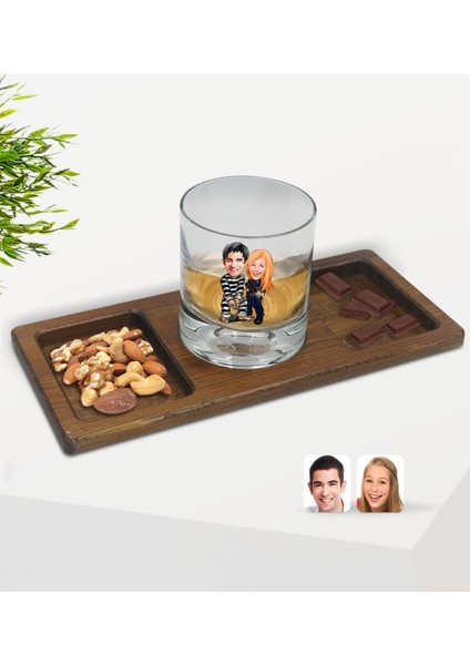 Kişiye Özel Sevgililer Karikatürlü Viski Bardağı ve Doğal Masif Ahşap Dikdörtgen Sunum Tabağı Çerezlik Hediye Seti-7