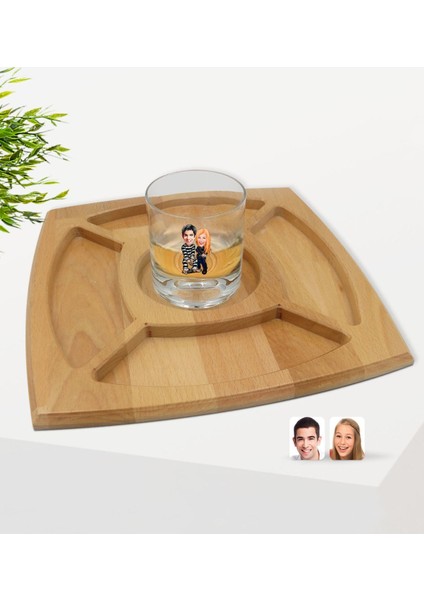 Kişiye Özel Sevgililer Karikatürlü Viski Bardağı ve Doğal Masif Ahşap 4 Bölmeli Sunum Tabağı Çerezlik Hediye Seti-7 fiyatları