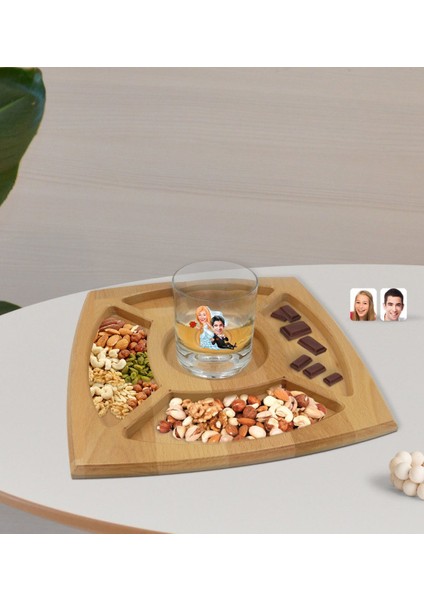 Kişiye Özel Evleniyoruz Karikatürlü Viski Bardağı ve Doğal Masif Ahşap 4 Bölmeli Sunum Tabağı Çerezlik Hediye Seti-2