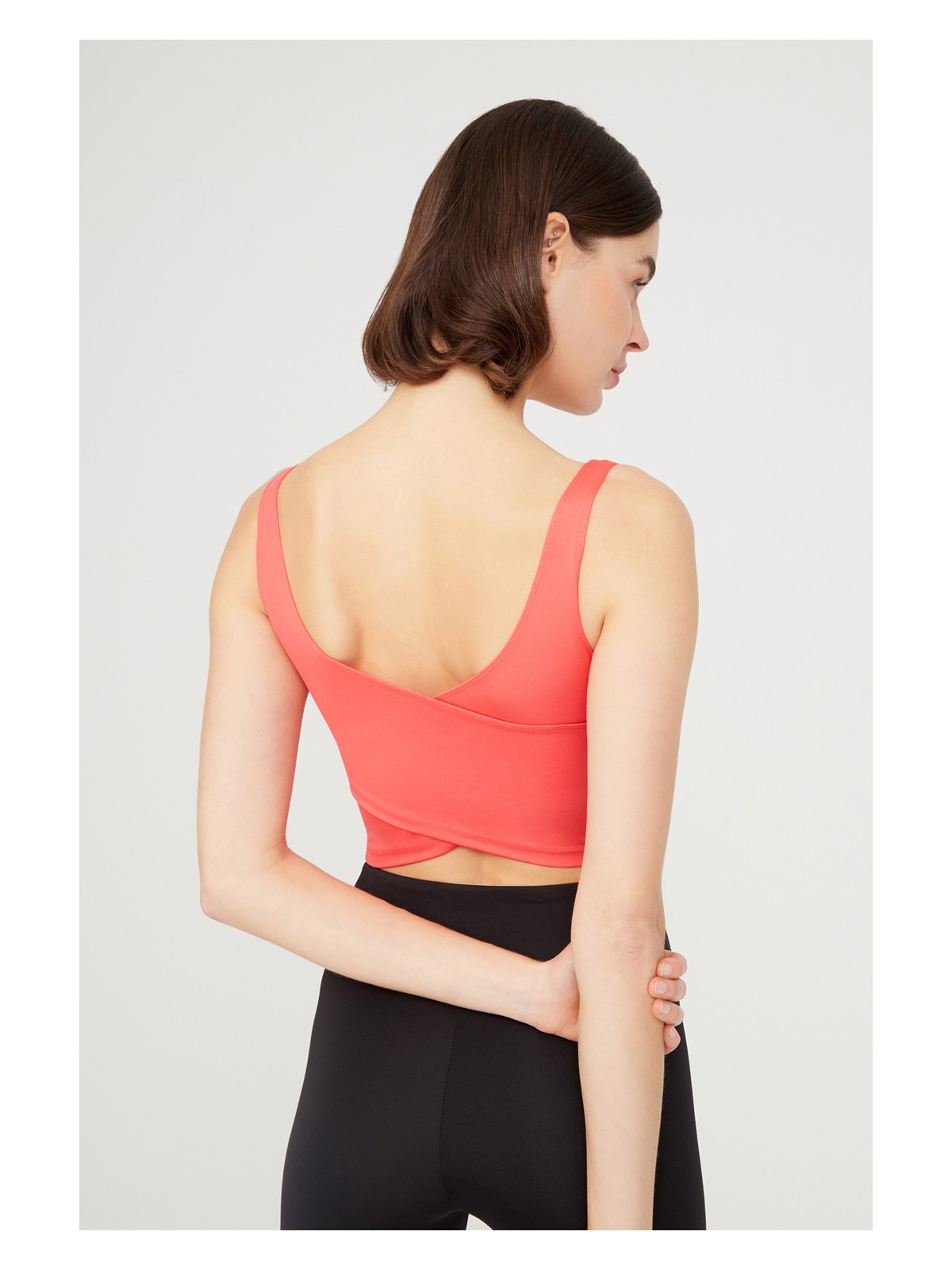 Los Ojos Siyah Hafif Destekli Sırt Detaylı Kaplı Crop Top Spor Büstiyer - Görsel 9