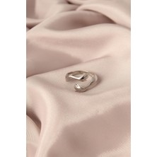 Clariss Ayarlamalı Gümüş Renk Metal Sarılan Eller Model Kadın Yüzük