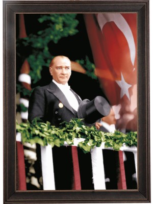 Tekin Özalit Ceviz Rengi Çerçeveli Türk Bayrağı Fonlu Atatürk Portresi