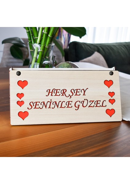 s Ahşap Kutulu Kalpli ve Her Şey Seninle Güzel Yazılı Çikolata Seti modelleri