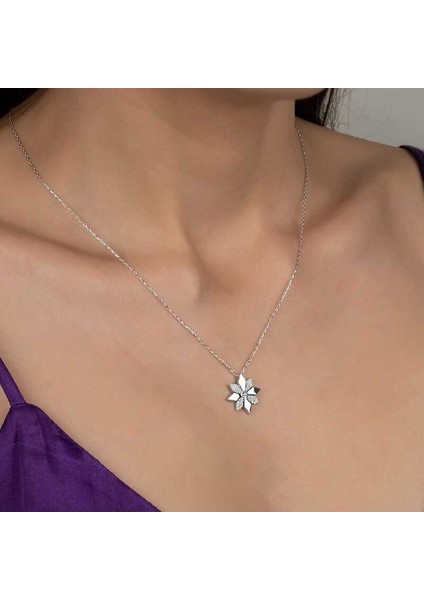 Swarovski Taşlı Gümüş Çiçek Kadın Kolye fiyatları
