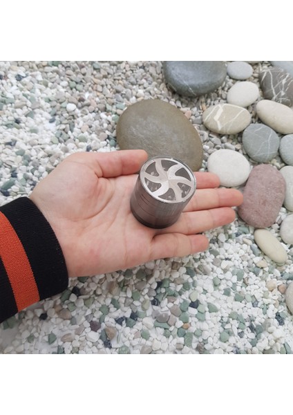 Mini Boy Gri 40 mm. Grinder Herbal Parçalayıcı py90gr fırsatları