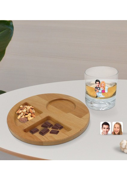 Kişiye Özel Evleniyoruz Karikatürlü Viski Bardağı ve Doğal Masif Ahşap Yuvarlak Sunum Tabağı Çerezlik Hediye Seti-9 fiyatları