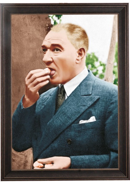 Ceviz Rengi Çerçeveli Atatürk Portresi