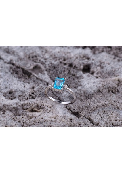 Baget Blue London Topaz Pırlanta Yüzük