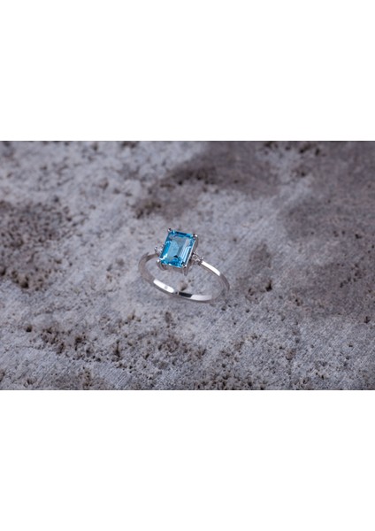 Baget Blue London Topaz Pırlanta Yüzük