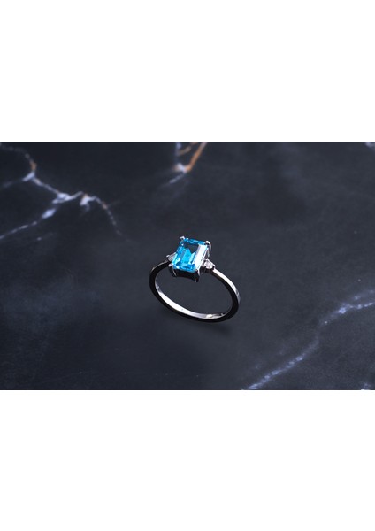 Baget Blue London Topaz Pırlanta Yüzük