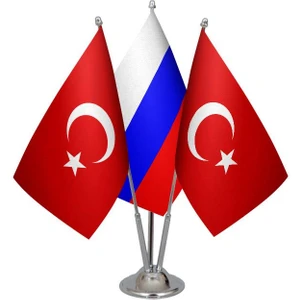 Masa Üstü Rusya Bayrağı Türk Bayrağı Üçlü Krom Direk Masa Bayrak Seti