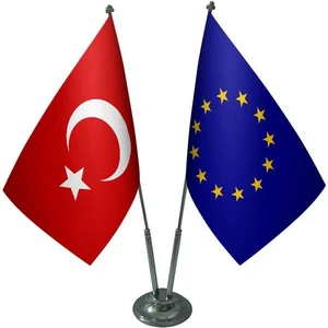 Masaüstü Avrupa Birliği Bayrağı Türk Bayrağı İkili Krom Direk Masa Bayrak Seti