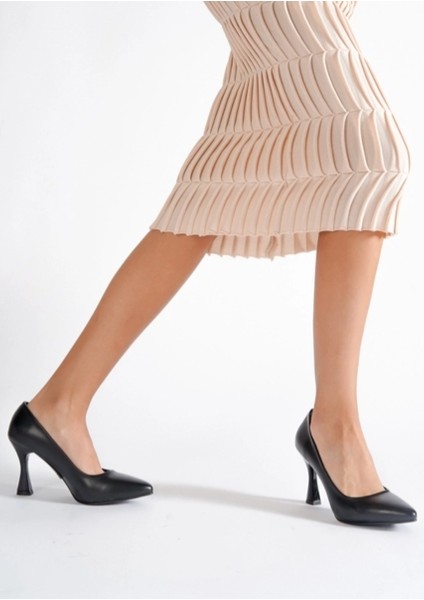 Siyah Ince Yüksek Topuklu Kadın modelleri