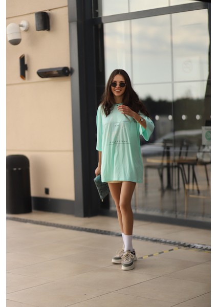 Kadın Kare Imza Baskılı T-Shirt fiyatları