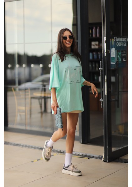 Kadın Kare Imza Baskılı T-Shirt modelleri