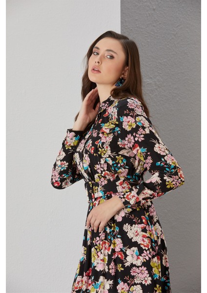 Özel Tasarım Desenli ve Kemer Detaylı Siyah Elbise fiyatları