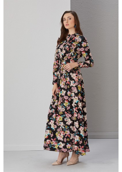 Özel Tasarım Desenli ve Kemer Detaylı Siyah Elbise modelleri