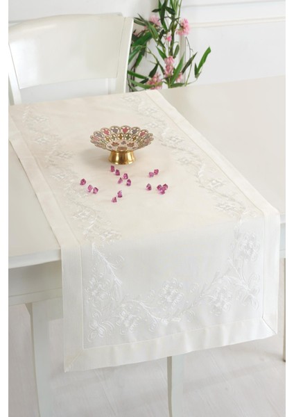 Krem Buldan Ipeği Çiçek Işlemeli 50 x 130 Cm. Runner