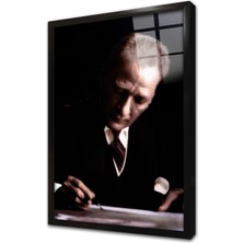Tablosan Atatürk Yazı Yazarken Çerçeveli Cam Tablo