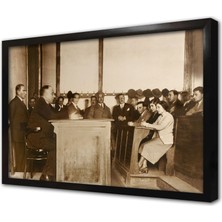 Tablosan Atatürk Sınıfta Ders Dinlerken Çerçeveli Cam Tablo