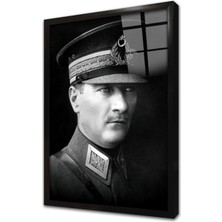 Tablosan Askeri Kıyafetiyle Genç Atatürk Çerçeveli Cam Tablo