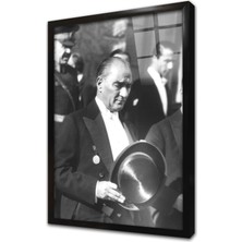 Tablosan Atatürk Merdivenlerden Inerken Çerçeveli Cam Tablo