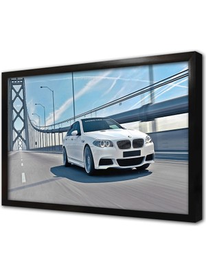 Tablosan Yolda Beyaz Spor Araba Çerçeveli Cam Tablo