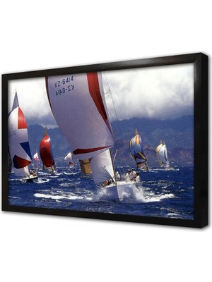 Tablosan Yarışan Yelkenliler Çerçeveli Cam Tablo