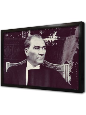 Tablosan Atatürk Otururken Çerçeveli Cam Tablo