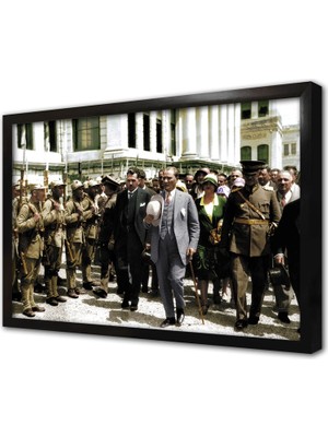 Tablosan Atatürk Askerlerle Çerçeveli Cam Tablo