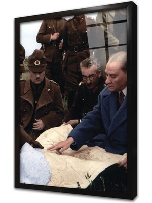 Tablosan Atatürk Askerlerle Haritayı Incelerken Çerçeveli Cam Tablo