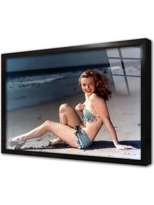 Tablosan Marliyn Monroe Kımsalda Oturuken Çerçeveli Cam Tablo