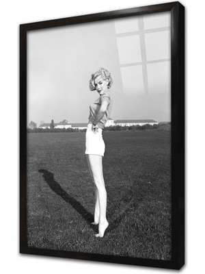 Tablosan Marliyn Monroe Beyaz Şortuyla Çekilmiş Çerçeveli Cam Tablo