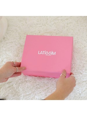 Latissim Box 8 Mart Kadınlar günü Sürpriz Hediye Güzellik Ve Bakım Kutusu Yağlı/Karma Cilt