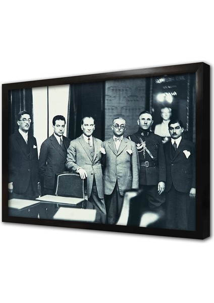 Atatürk Iş Bankası Genel Merkezinde Çerçeveli Cam Tablo