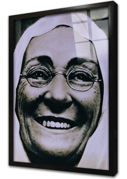 Zübeyde Hanım Çerçeveli Cam Tablo