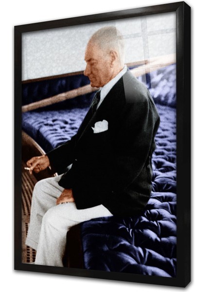 Atatürk Otururken Çerçeveli Cam Tablo