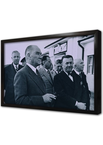 Atatürk Tcdd Önünde Çerçeveli Cam Tablo