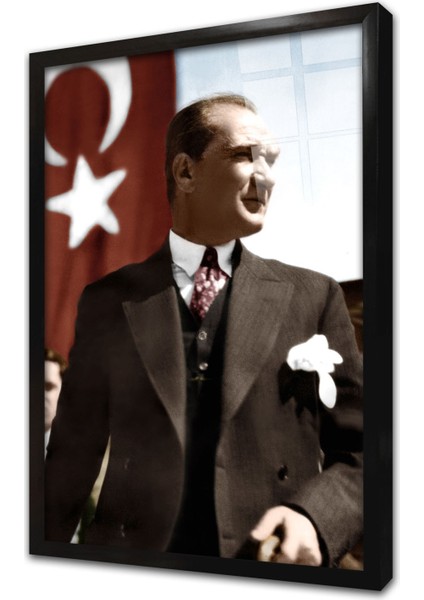 Türk Bayrağı Önünde Atatürk Çerçeveli Cam Tablo