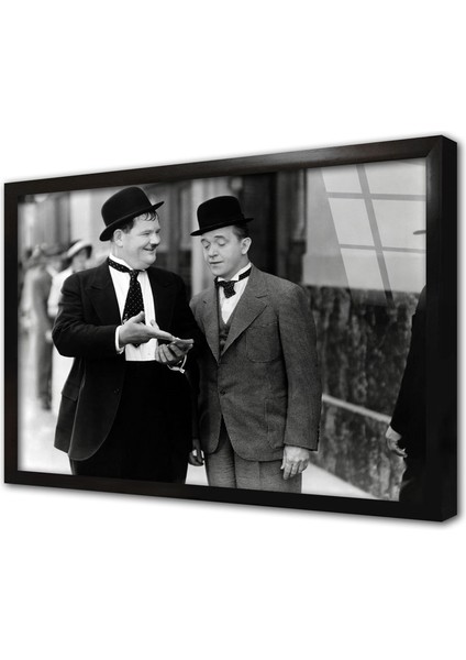 Siyah Beyaz Lorel Hardy Fotğrafı Çerçeveli Cam Tablo